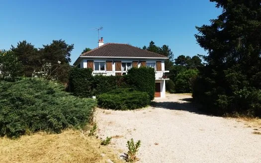 Proche ROMORANTIN, pavillon sur sous-sol à rafraîchir