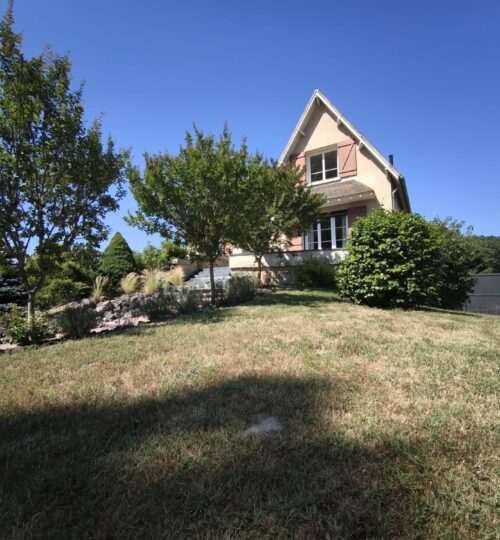 Propriété de plus de 8,5 hectares – Maison familiale avec piscine, étang et dépendance